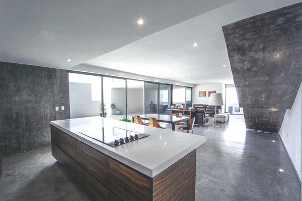 iTe CEMOX decorative screed finish applied to the dining and kitchen area of a contemporary home